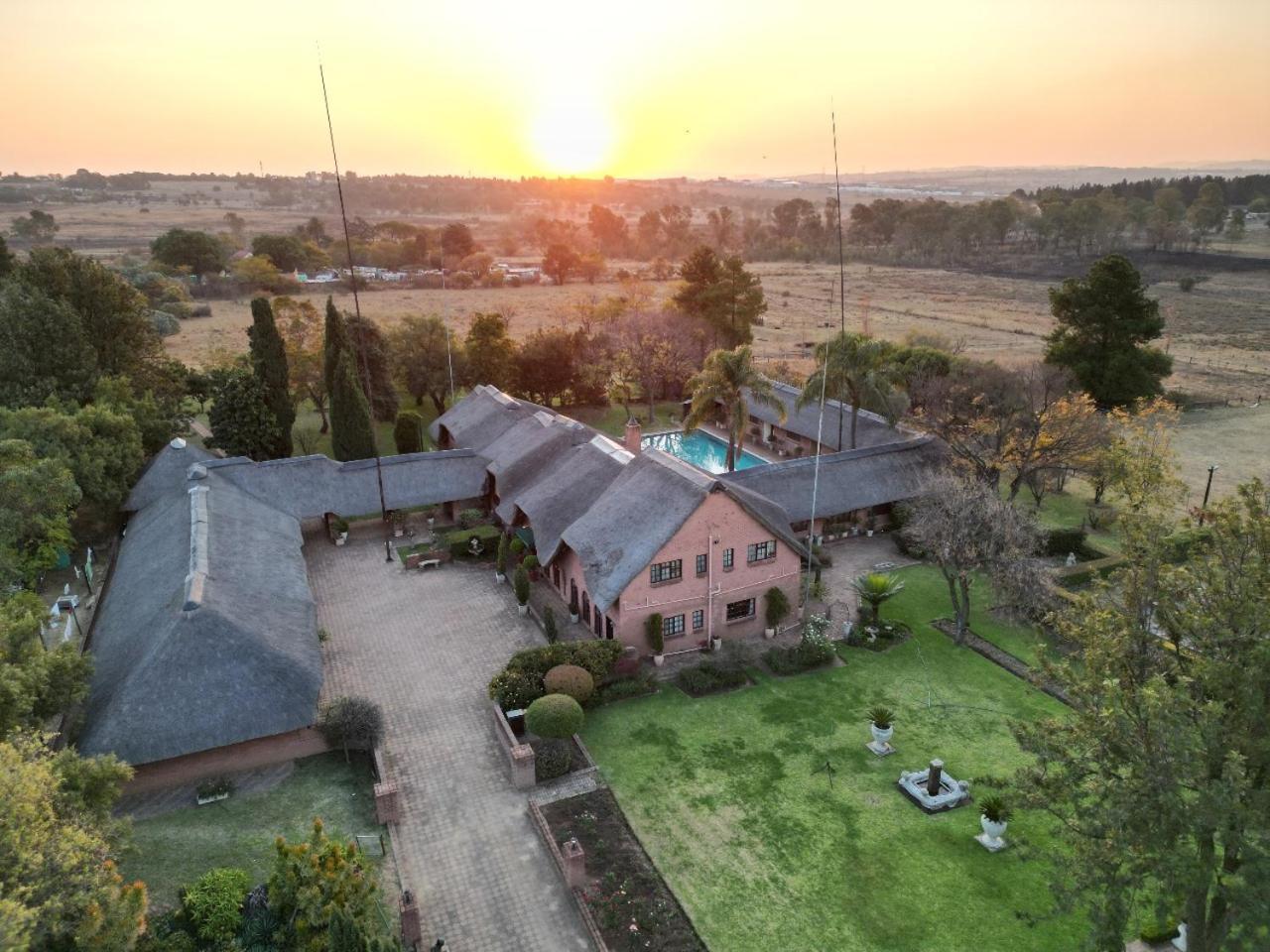 Owls Loft Guest House Мідранд Екстер'єр фото